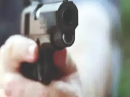 Howrah Panchayat pradhan shot in Bally, one injured Howrah Panchayat pradhan shot in Bally, one injured