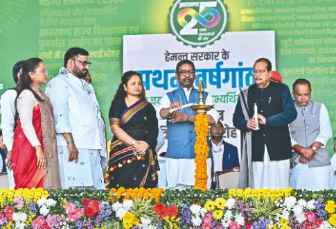 Jharkhand CM distributes 9,000 appointment letters to youths Jharkhand CM distributes 9,000 appointment letters to youths