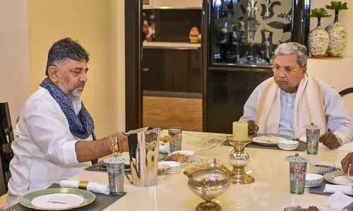 With truce on Menu, DK Shivakumar hosts Siddaramiah for second breakfast meet