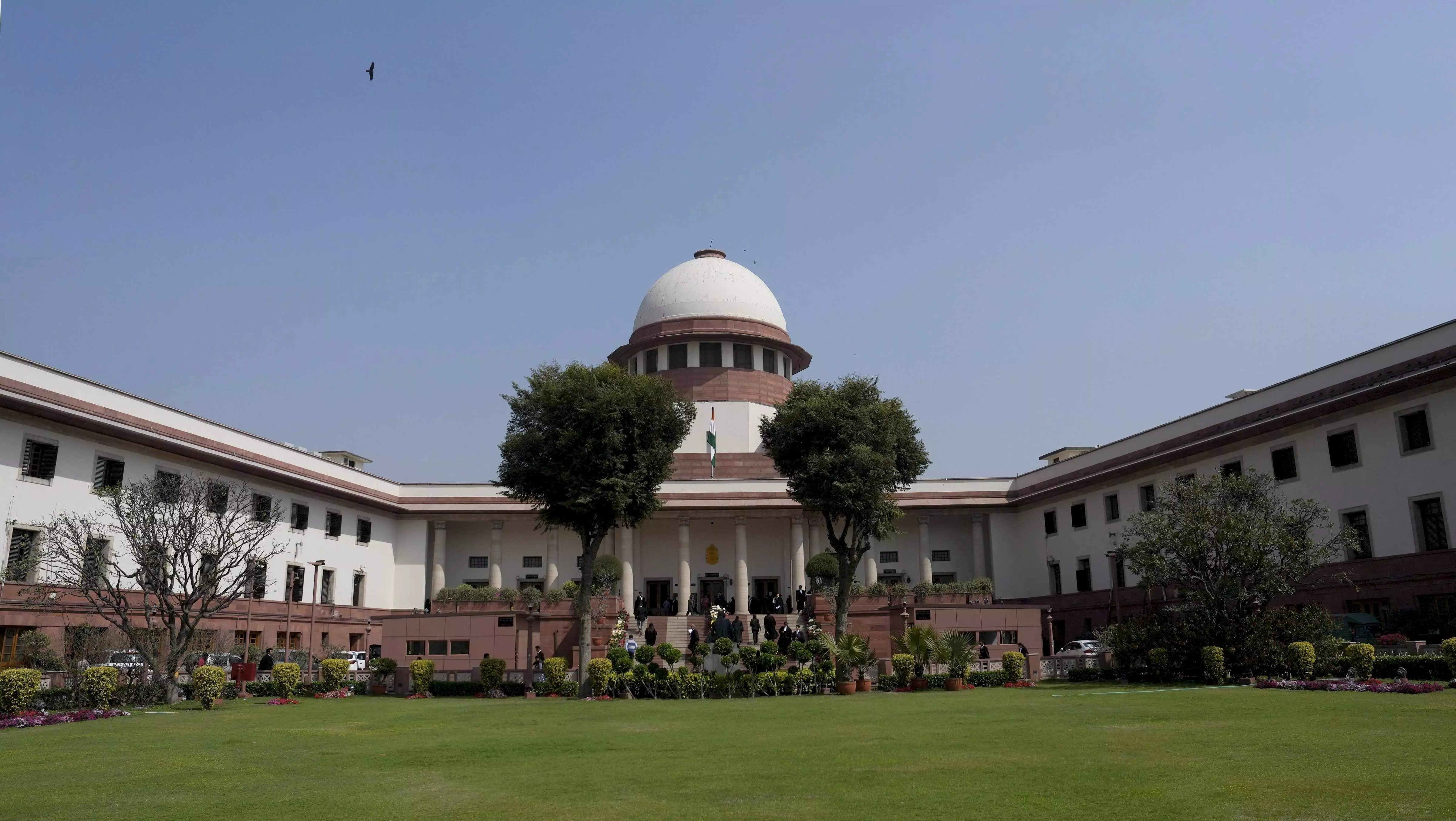SC allows entry of pregnant woman, her child into India from Bangladesh on humanitarian grounds SC allows entry of pregnant woman, her child into India from Bangladesh on humanitarian grounds