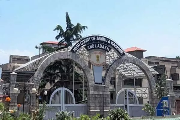 Accused not required to present proof of travel to get Passport NOC: Jammu & Kashmir HC