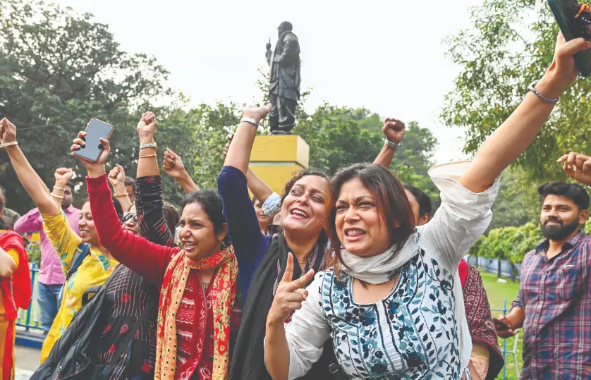 Cal HC sets aside single-judge order, restores jobs of 32K primary teachers Cal HC sets aside single-judge order, restores jobs of 32K primary teachers