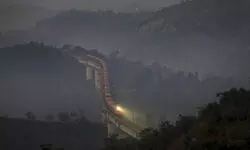 Delhi air quality nears ‘severe’ level, multiple spots record AQI above 400