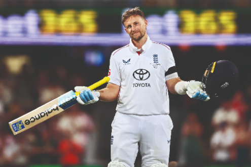 Starc takes 6-71 but Root’s unbeaten 135 steals day 1 honours at the Gabba Starc takes 6-71 but Root’s unbeaten 135 steals day 1 honours at the Gabba