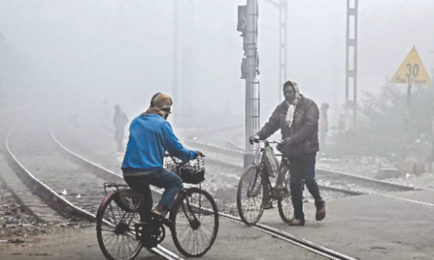 Kolkata enjoys a crisp start to winter as temperature dips