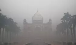 Delhi air quality remains in very poor category with persistent smog; AQI at 323