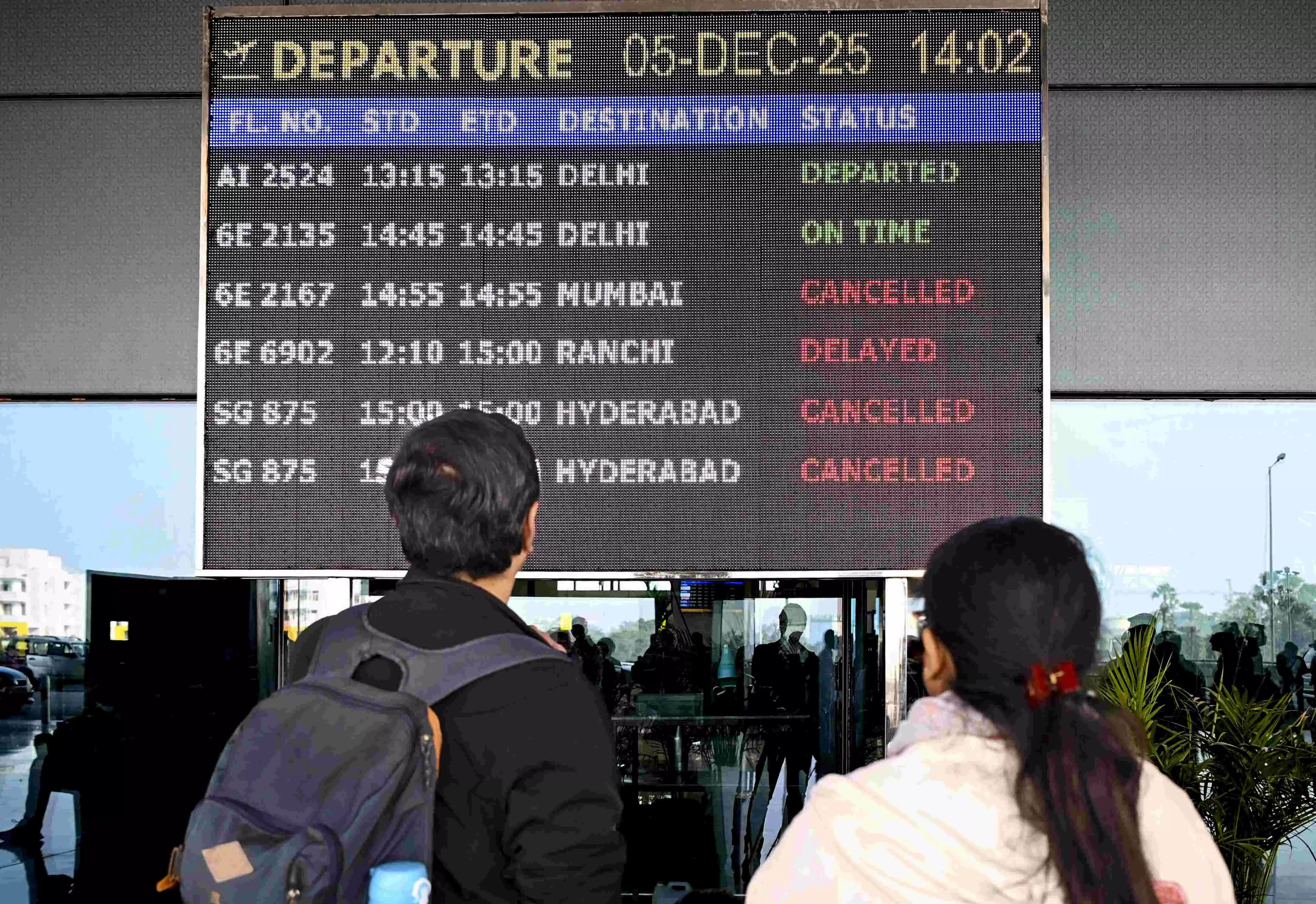 Govt asks IndiGo to complete refund process for cancelled flights by Sunday evening Govt asks IndiGo to complete refund process for cancelled flights by Sunday evening