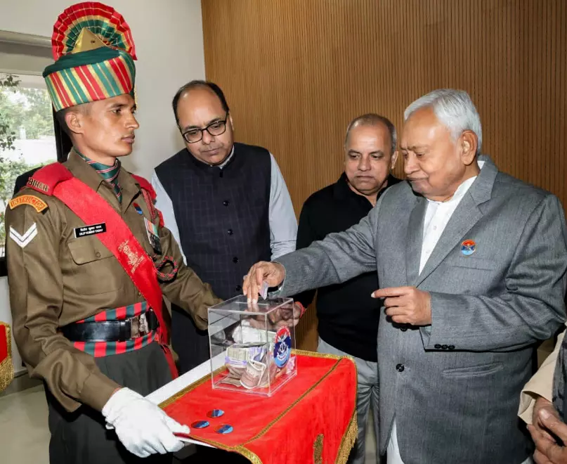 Bihar CM contributes to the ex-Servicemen Welfare Fund