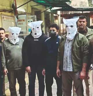 Fake police, IT raid gang behind Karol Bagh heist Fake police, IT raid gang behind Karol Bagh heist