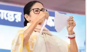 Mamata ‘tears Centre’s MGNREGA note’, calls it ‘valueless’ & ‘insulting’ Mamata ‘tears Centre’s MGNREGA note’, calls it ‘valueless’ & ‘insulting’