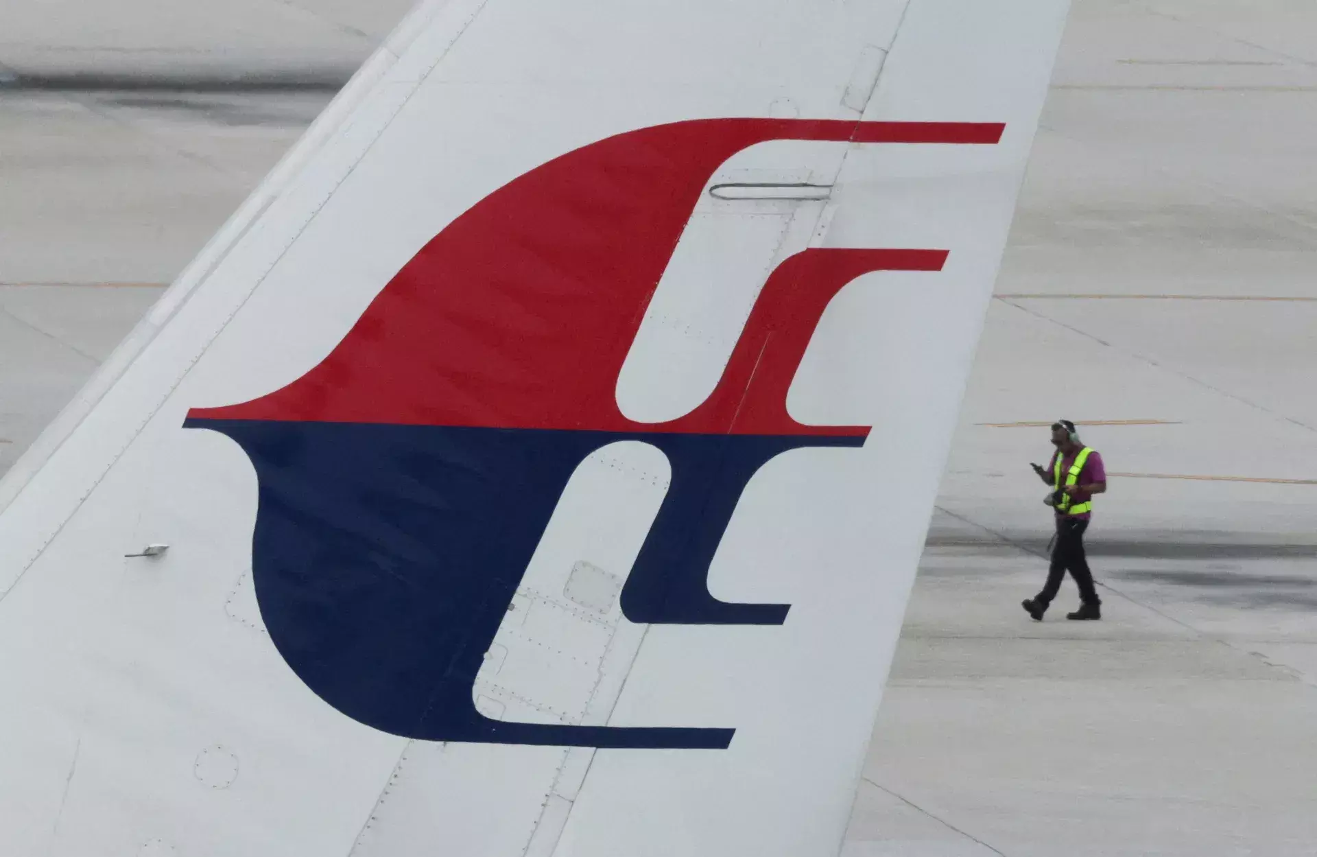 Beijing court orders Malaysia Airlines to pay damages to families of MH370 victims Beijing court orders Malaysia Airlines to pay damages to families of MH370 victims
