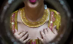 Gold slumps Rs 1,000; silver plunges Rs 4,500 ahead of Fed policy decision Gold slumps Rs 1,000; silver plunges Rs 4,500 ahead of Fed policy decision