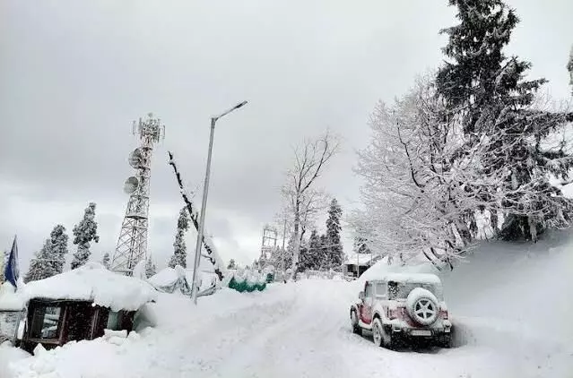 Cold wave grips Srinagar as temperature falls to Zero Cold wave grips Srinagar as temperature falls to Zero