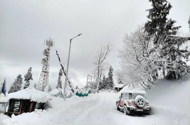 Cold wave grips Srinagar as temperature falls to Zero Cold wave grips Srinagar as temperature falls to Zero