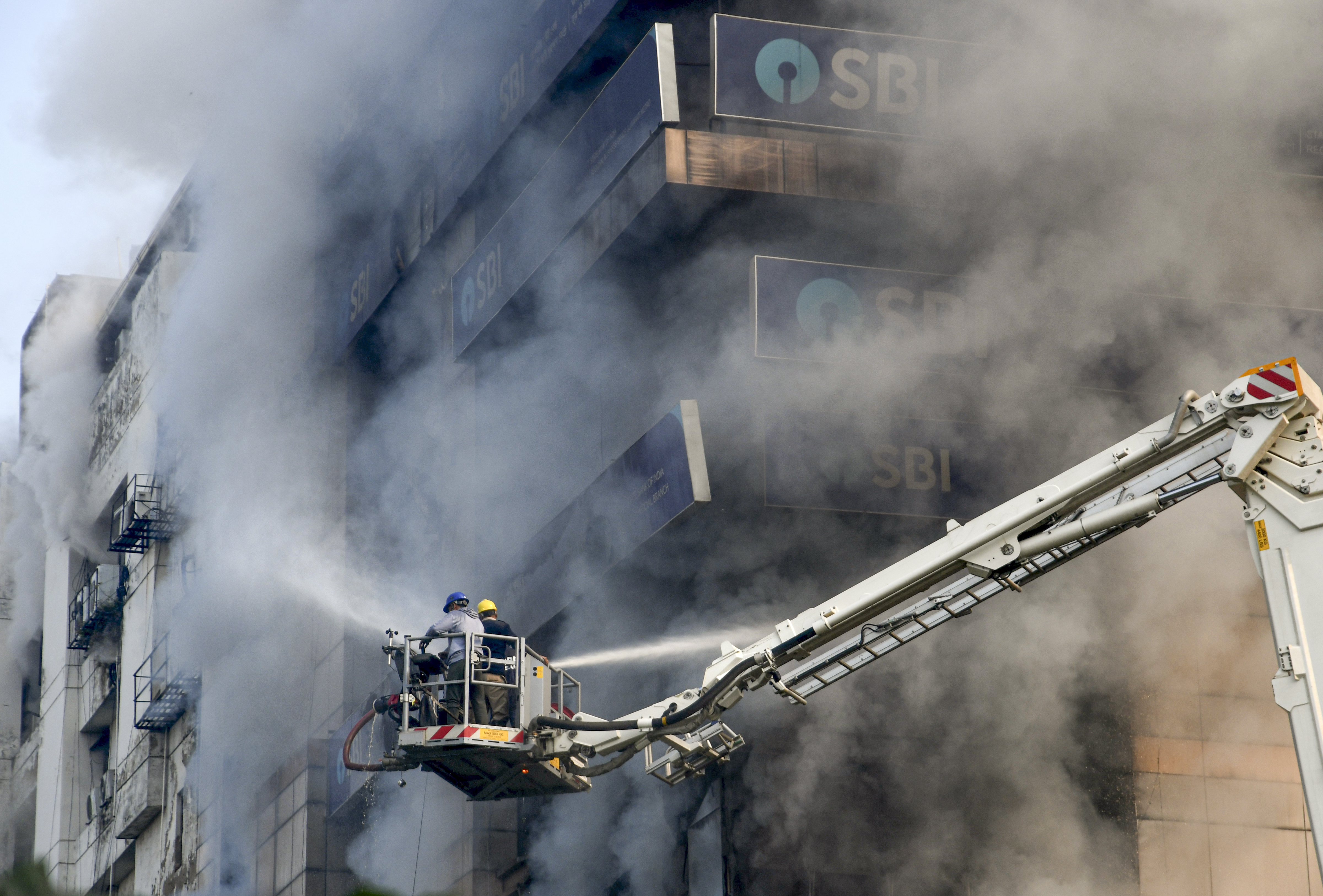 Guwahati inferno remains uncontrolled for over 33 hrs; multiple agencies called in Guwahati inferno remains uncontrolled for over 33 hrs; multiple agencies called in