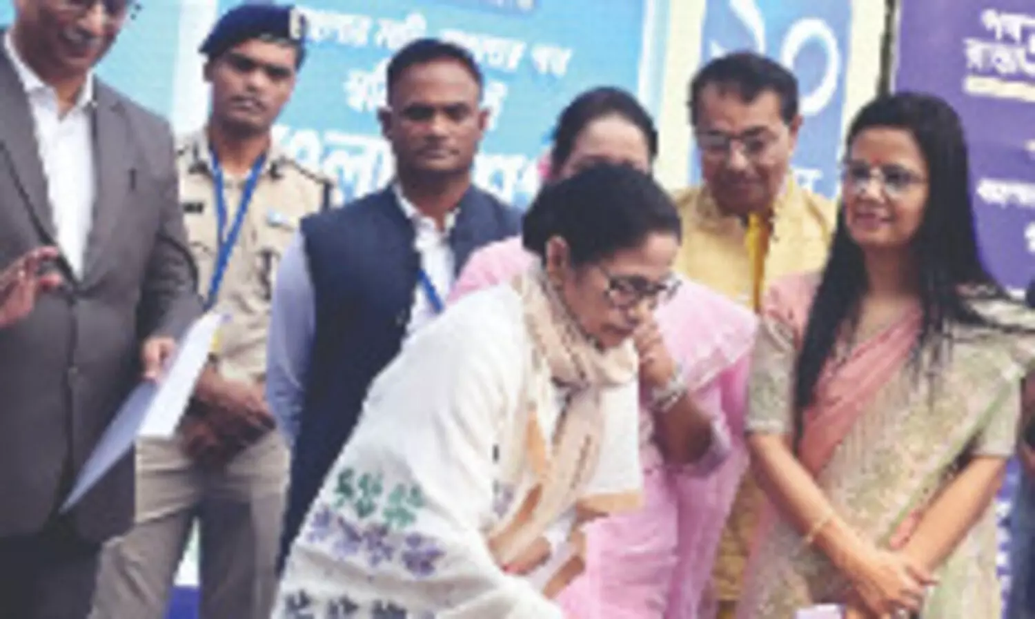  Mamata Unveils Over Rs 8,487 Cr Road Push: 20,030 Km to be Built