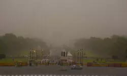 Delhis AQI remains very poor, likely to turn severe over weekend Delhis AQI remains very poor, likely to turn severe over weekend