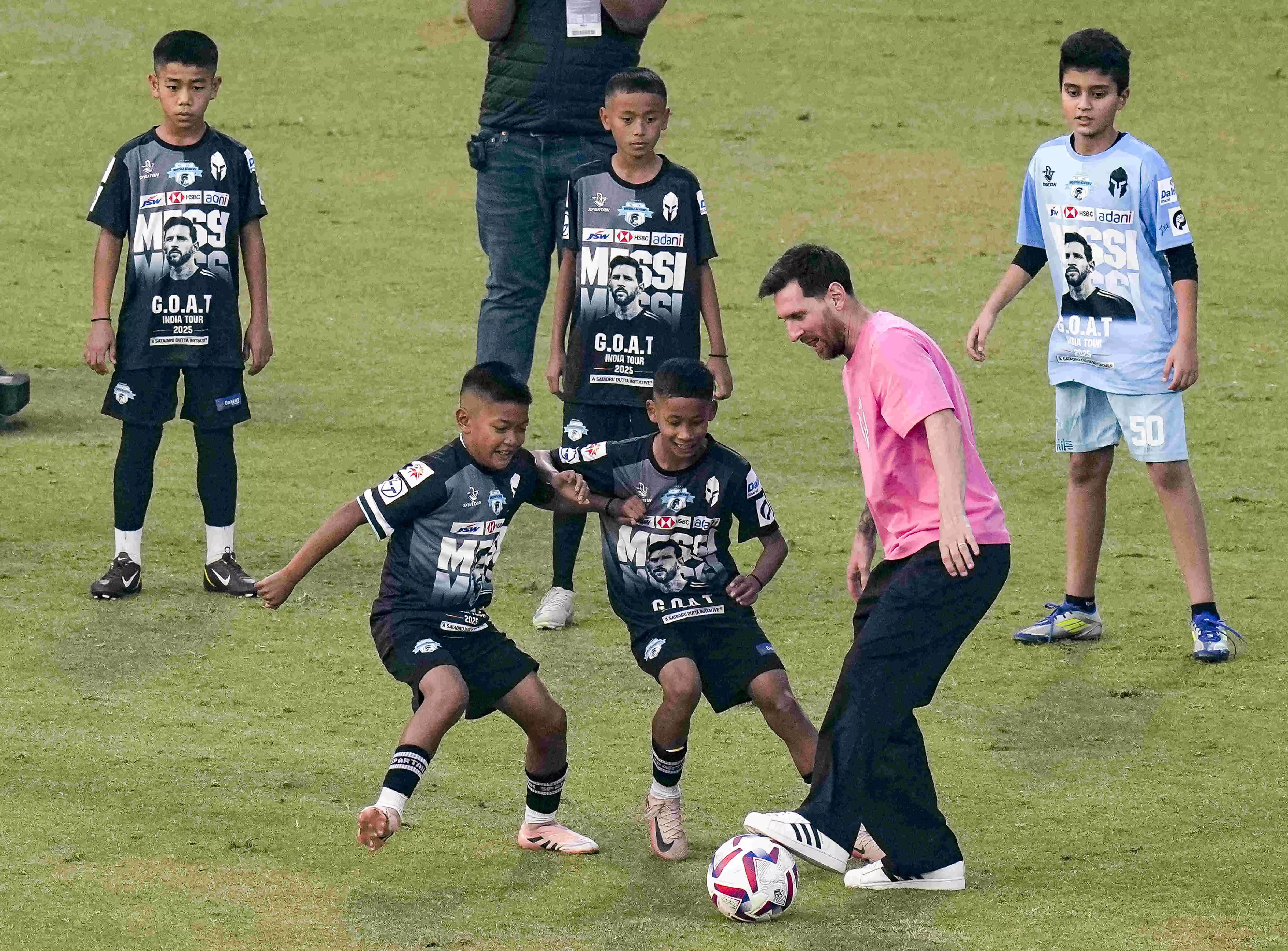 Football fans in frenzy as Messi winds up G.O.A.T. India Tour with Delhi leg Football fans in frenzy as Messi winds up G.O.A.T. India Tour with Delhi leg