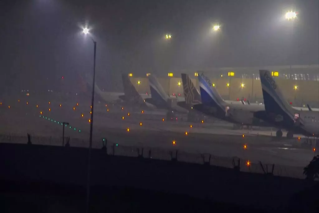 Low visibility disrupts flight operations at Delhi airport, 126 flights cancelled Low visibility disrupts flight operations at Delhi airport, 126 flights cancelled