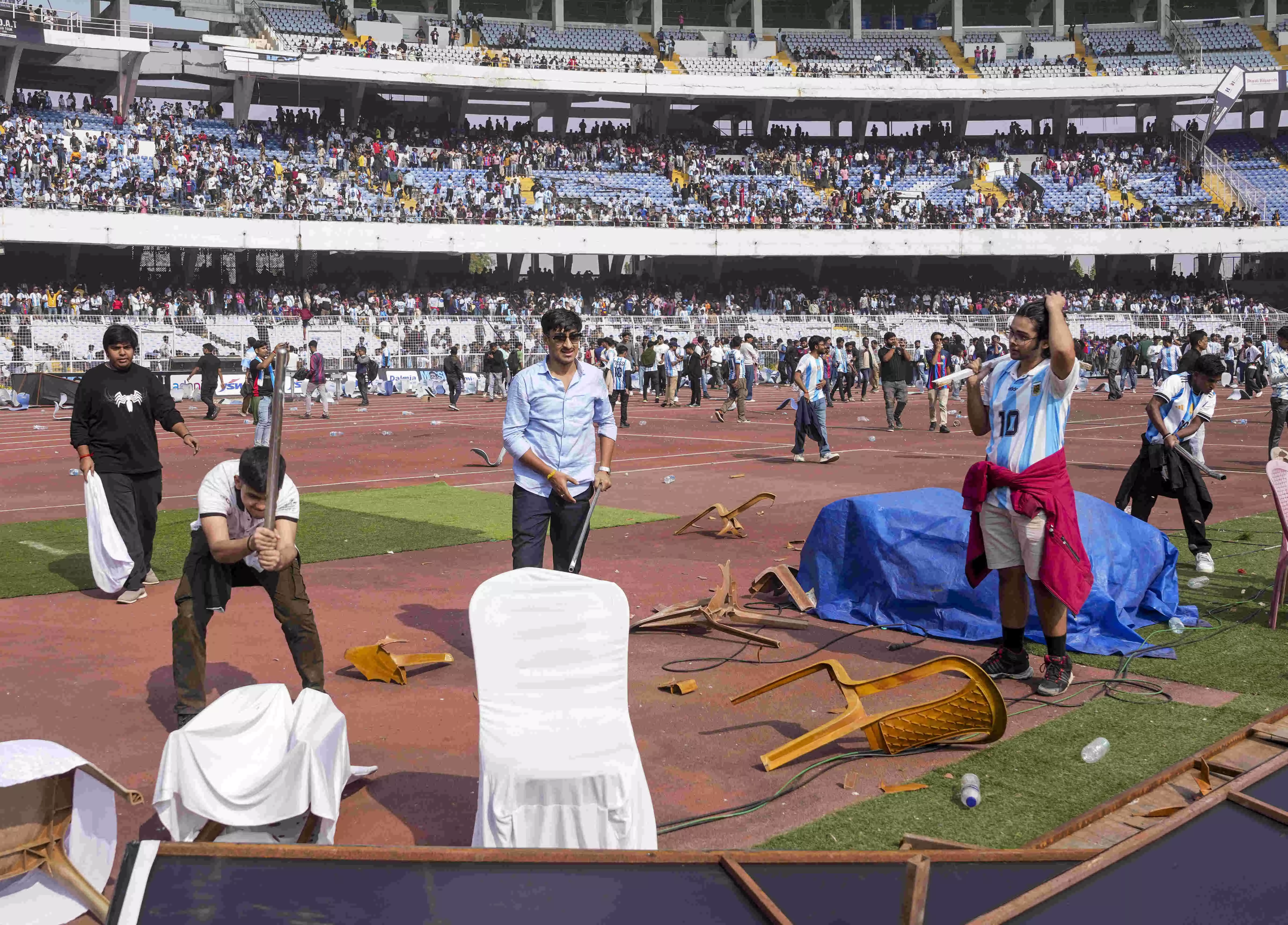 WB govt show-causes DGP, others; suspends dy CP of Bidhannagar over Messi event mismanagement WB govt show-causes DGP, others; suspends dy CP of Bidhannagar over Messi event mismanagement