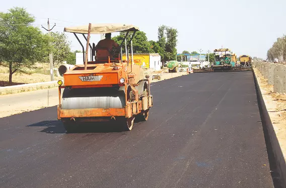 Govt says 574 national highway projects behind schedule Govt says 574 national highway projects behind schedule