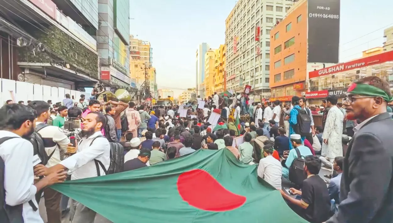 MEA summons Bangladesh High Commissioner, demands adequate security to its mission in Dhaka MEA summons Bangladesh High Commissioner, demands adequate security to its mission in Dhaka