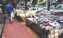 Four-member panel set up to regulate hawkers & ease pedestrian movement Four-member panel set up to regulate hawkers & ease pedestrian movement