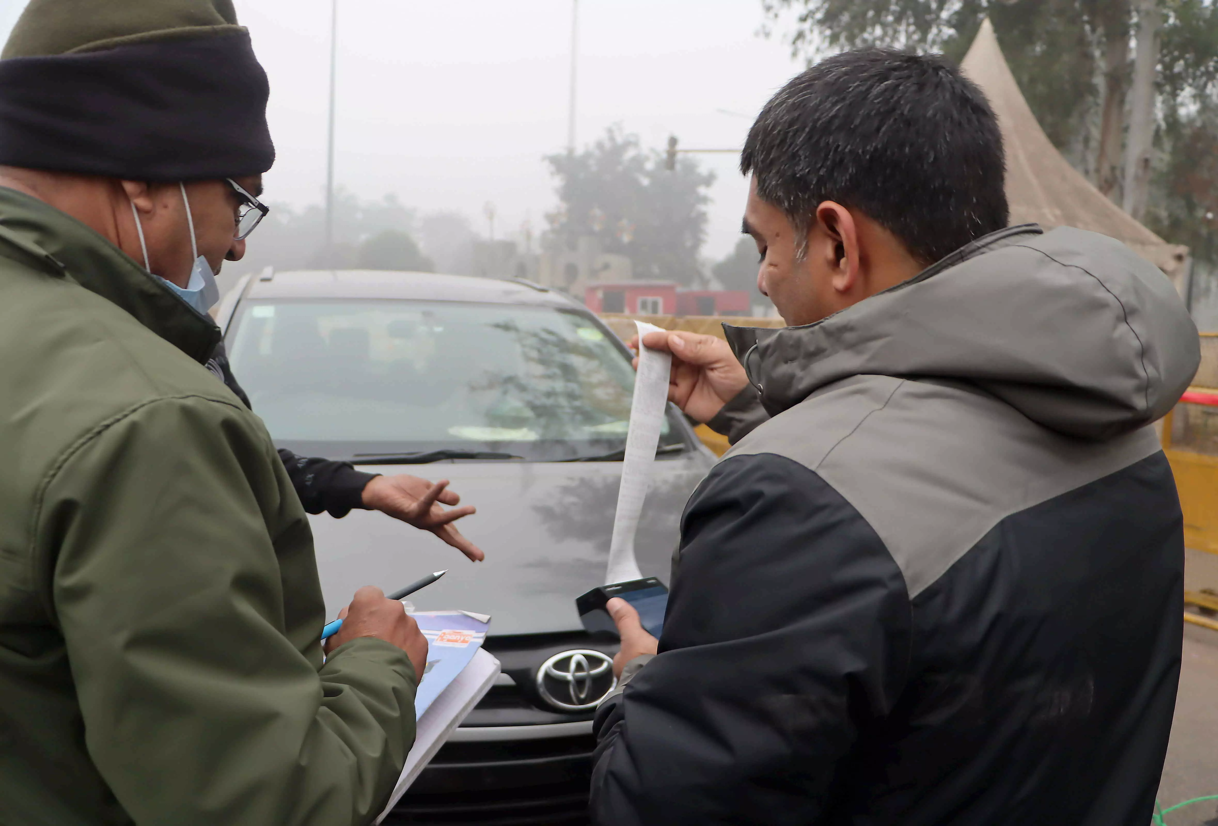 Delhi Traffic Police tightens PUC checks, bars fuel to violators Delhi Traffic Police tightens PUC checks, bars fuel to violators