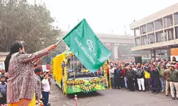 Delhi inducts 100 e-buses, flags off inter-state route