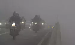 Dense fog blankets north India, IMD issues red alert for Delhi Dense fog blankets north India, IMD issues red alert for Delhi