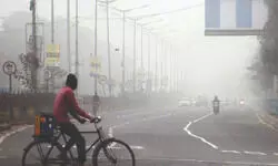 Temp drops to about 14 °C in city, prompts ‘fog alert’