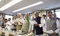 Digvijaya creates flutter by sharing Modis picture, BJP terms it open dissent against Rahuls leadership