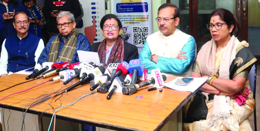 ECI violating electoral norms, says TMC, submits memorandum