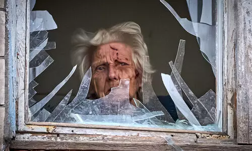 Russia strikes Kyiv with missiles, drones ahead of Trump-Zelenskyy meeting as peace talks continue