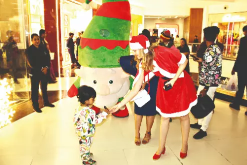 Festive momentum: Year-end shopping, soirées set city ablaze Festive momentum: Year-end shopping, soirées set city ablaze
