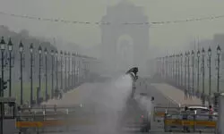 Delhis records very poor AQI; MeT issues orange alert for dense fog on Monday