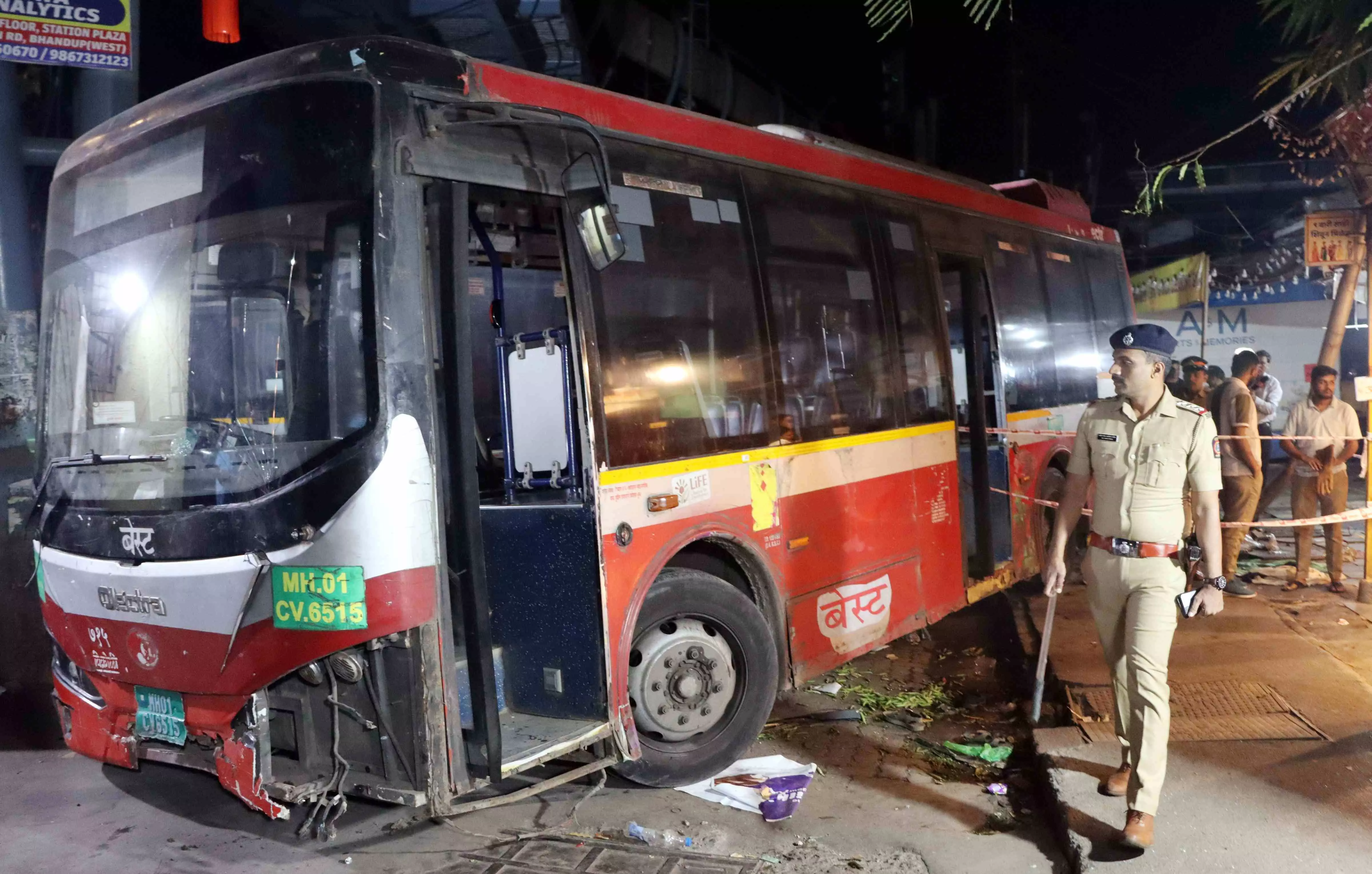 Four killed, 9 hurt as reversing BEST bus crashes into pedestrians in Mumbais Bhandup Four killed, 9 hurt as reversing BEST bus crashes into pedestrians in Mumbais Bhandup