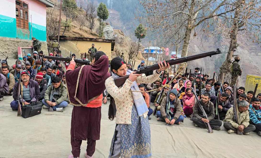 Army trains Village Defence Guards in J-Ks Doda as anti-terror ops continue in Chenab valley Army trains Village Defence Guards in J-Ks Doda as anti-terror ops continue in Chenab valley