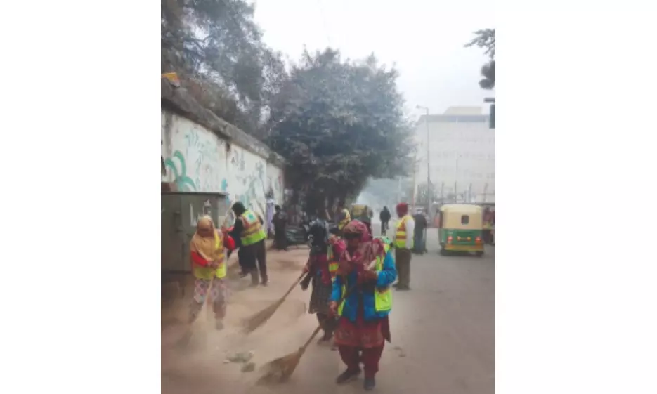 Sarojini Nagar Metro gets NDMC clean-up Sarojini Nagar Metro gets NDMC clean-up