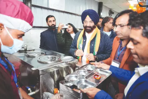 Min Sirsa opens 2nd Atal Canteen Min Sirsa opens 2nd Atal Canteen