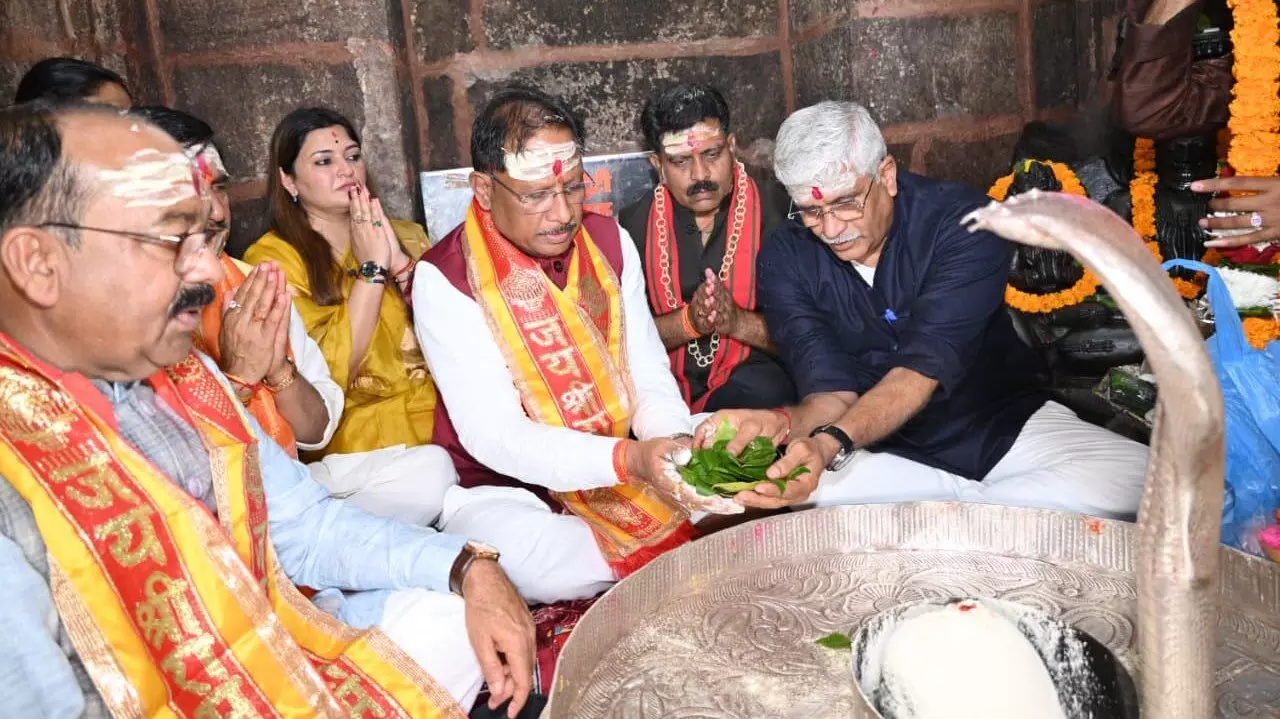 CM Vishnu Deo Sai and Union Tourism Minister offer prayers at Bhoramdeo Temple on new year