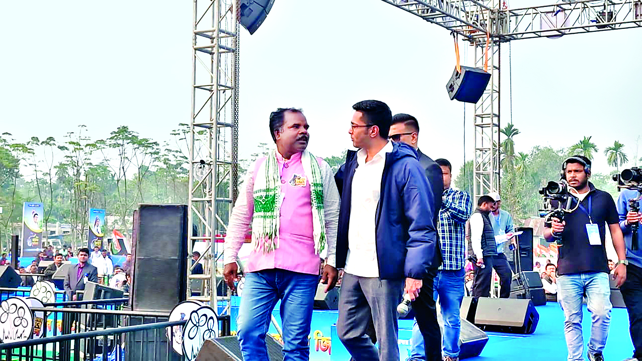 Abhishek pledges a hike in tea garden workers’ daily wages to Rs 300; meets labourers from 61 tea gardens