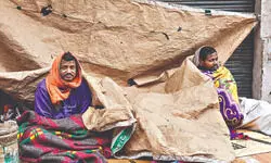 Delhi shivers as cold wave bites, air worsens