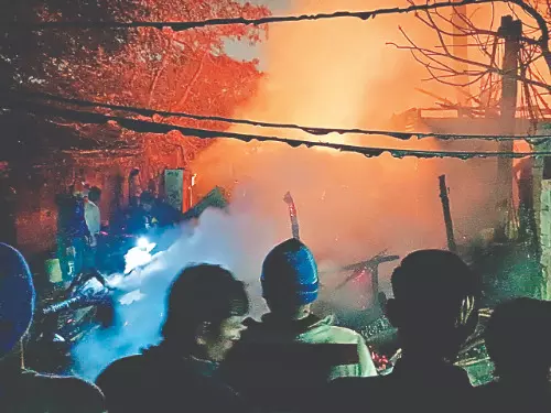 Anandapur: Fire breaks out at slum; none hurt Anandapur: Fire breaks out at slum; none hurt