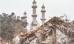 Violence erupts during anti-encroachment drive at Turkman Gate; five cops injured