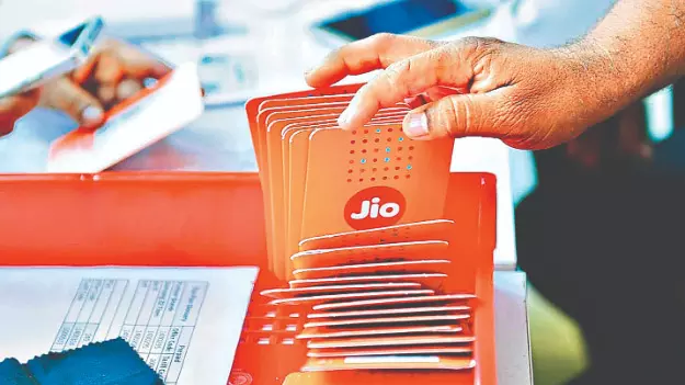Reliance Jio looking to sell 2.5% stake via IPO in 2026 Reliance Jio looking to sell 2.5% stake via IPO in 2026