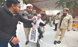 ‘Arrogance in uniform’: Mamata hits out as TMC MPs dragged away by Delhi cops ‘Arrogance in uniform’: Mamata hits out as TMC MPs dragged away by Delhi cops