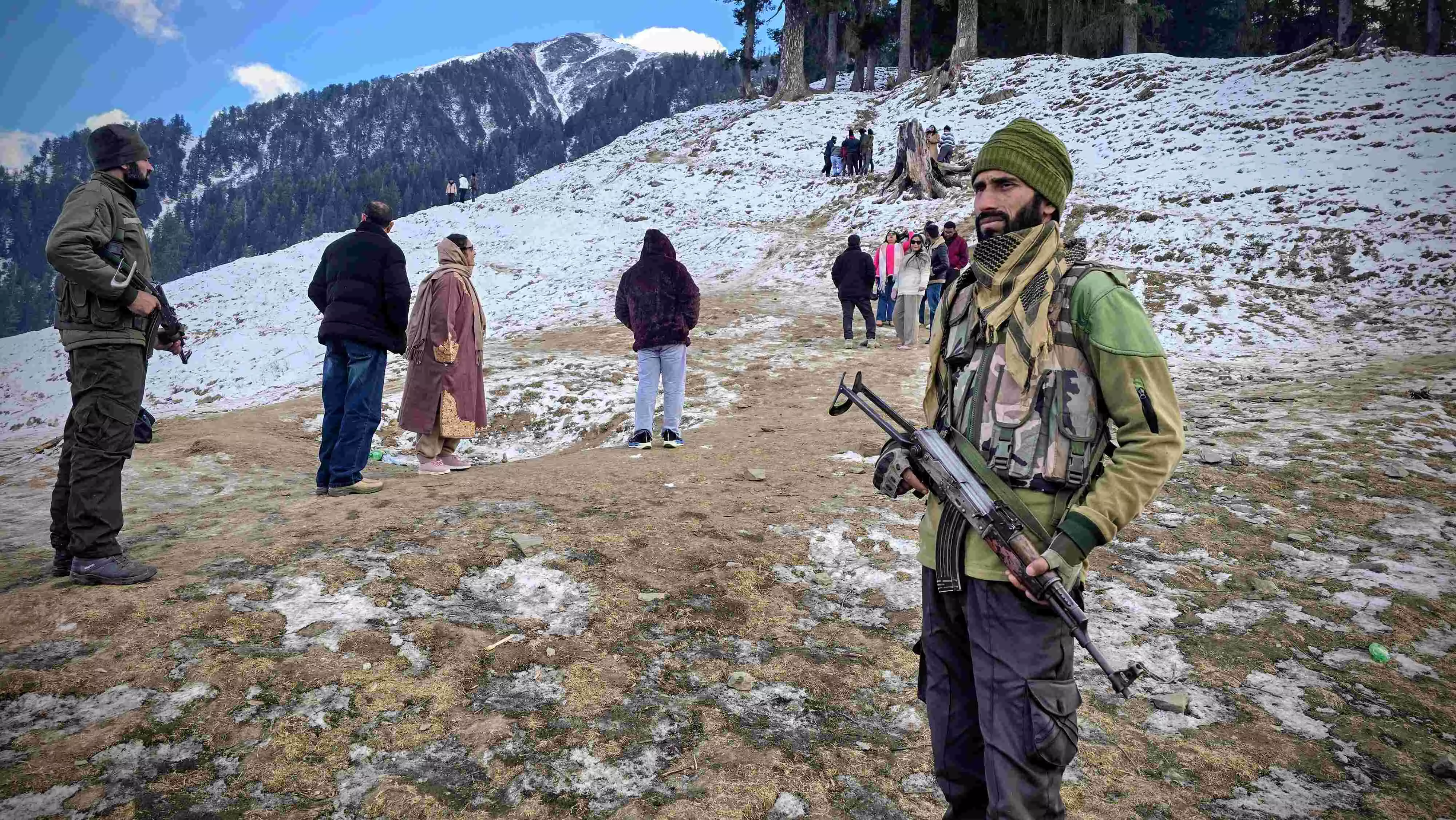 Security tightened amid surge of tourists at snow-bound destinations in J-K’s Bhaderwah Security tightened amid surge of tourists at snow-bound destinations in J-K’s Bhaderwah
