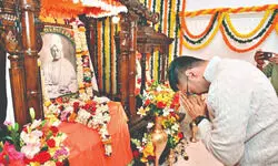 Mamata extends wishes as Bengal celebrates Swamiji’s 163rd birth anniv