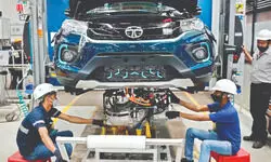 Passenger vehicle wholesales soar 5% to 44,89,717 lakh units in 2025 Passenger vehicle wholesales soar 5% to 44,89,717 lakh units in 2025